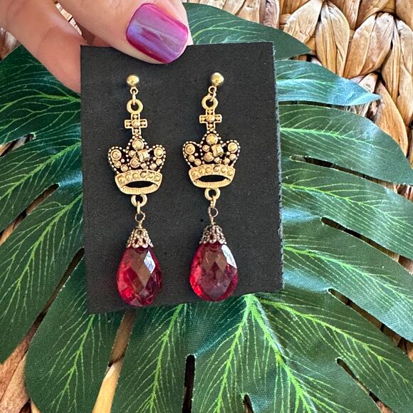 BOGO FREE Her Majesty royal red faucet beaded dangle earrings ￼ - Picture 3 of 4